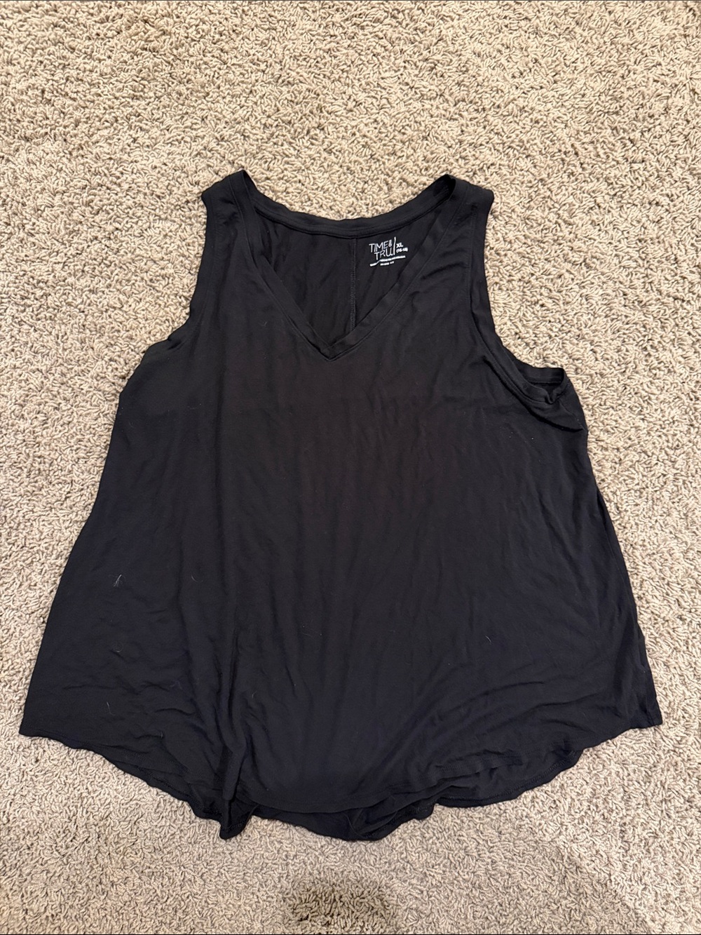 Easy V-Neck Black Tank